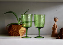 Load image into Gallery viewer, Vintage Green Wine Glass Set
