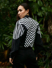 Load image into Gallery viewer, Vintage Western B&amp;W Blouse