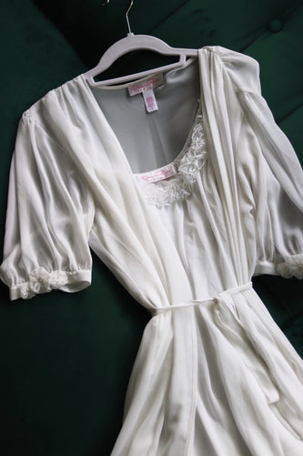 Oscar de la Renta White Gown and Robe Set