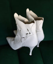 Load image into Gallery viewer, Vintage White Italian-Made Leather Boots